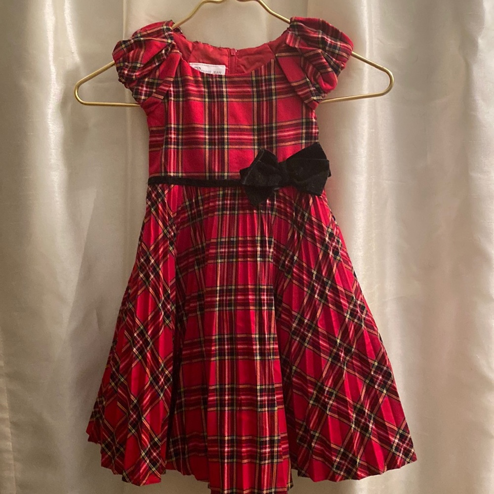 Smart red plaid. Perfect dress for holidays.